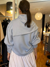 Load image into Gallery viewer, Pull Religieuse