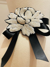 Charger l'image dans la galerie, Broche brodée fleur