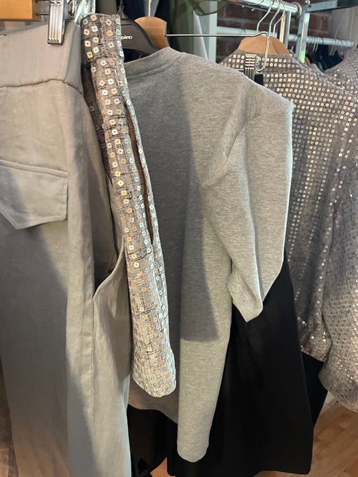 Pourquoi le design de vêtements créatif habille les femmes de façon unique?