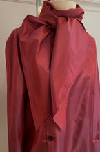 Load image into Gallery viewer, Chemise Bon baiser de Russie
