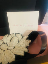 Charger l'image dans la galerie, Broche brodée fleur
