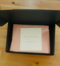 Charger l'image dans la galerie, Broche brodée fleur
