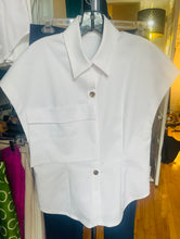 Load image into Gallery viewer, Chemise Zircone, blanche signature- poche Oversize &amp; Boutons Écailles
