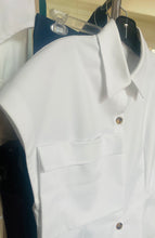 Load image into Gallery viewer, Chemise Zircone, blanche signature- poche Oversize &amp; Boutons Écailles
