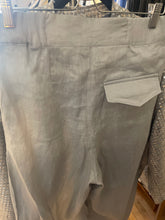 Load image into Gallery viewer, Pantalon Cos- lin 100%, taille haute, coupe élégante et décontractée, à plis, confection montréalaise, haut de gamme
