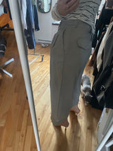 Load image into Gallery viewer, Pantalon Cos- lin 100%, taille haute, coupe élégante et décontractée, à plis, confection montréalaise, haut de gamme
